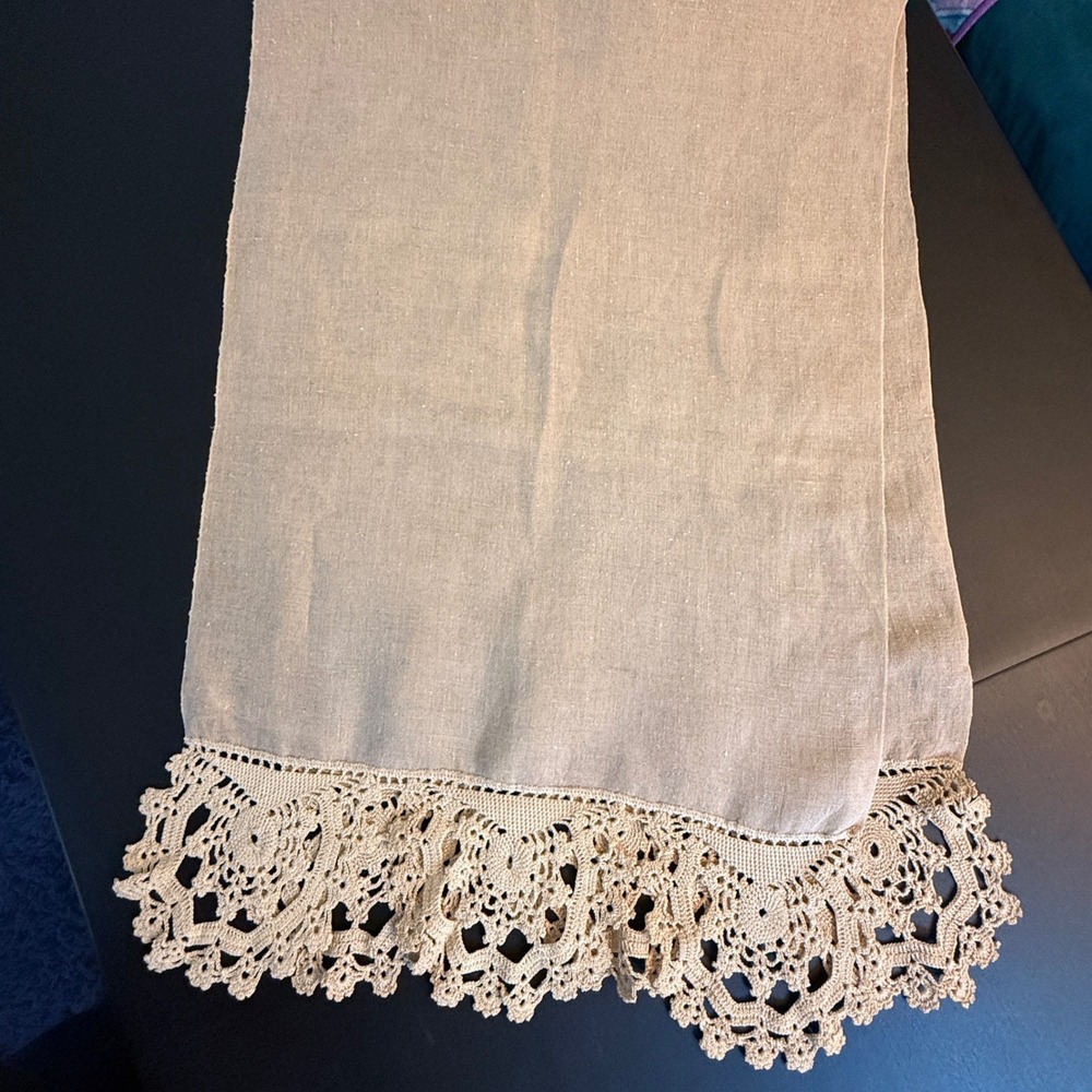 Vintage Linen Table Runner with‎ Handmade Crochet Lace Trim Beige 52 Inch - Picture 6 of 9